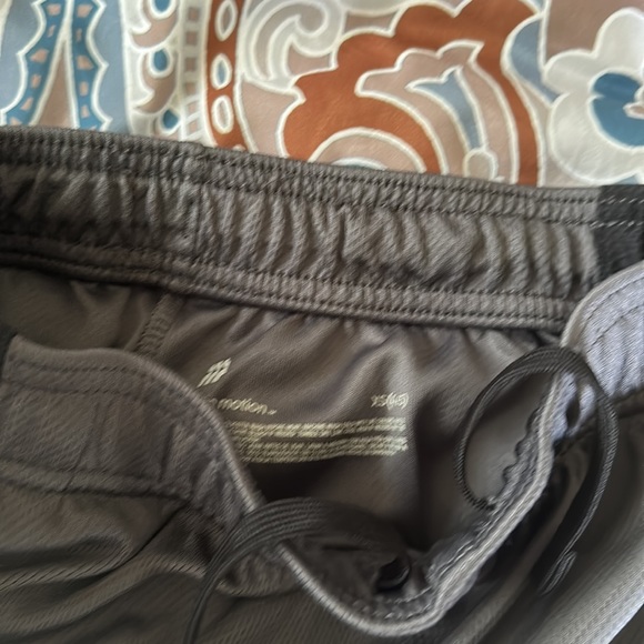 All in motion size 4/5 pants - Picture 2 of 4